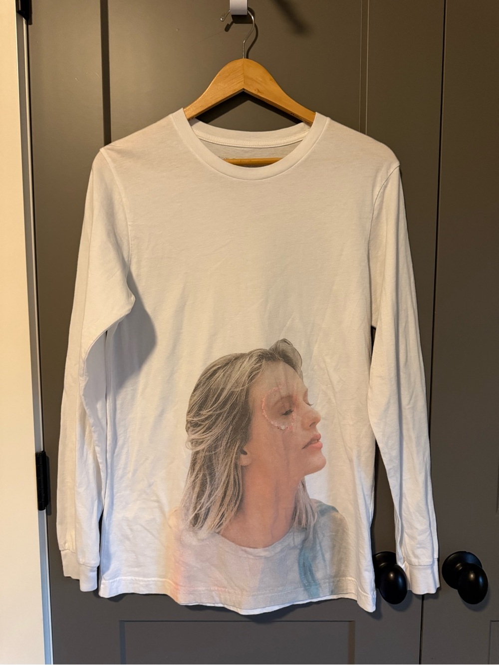 Taylor Swift Lover Long Sleeve Graphic T-Shirt White Size Medium